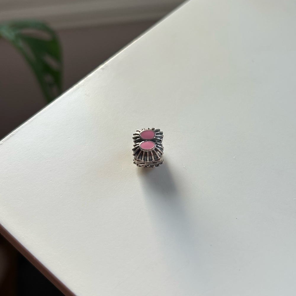 Pandora 'Two of a Kind' Shell Clip - Picture 3 of 5